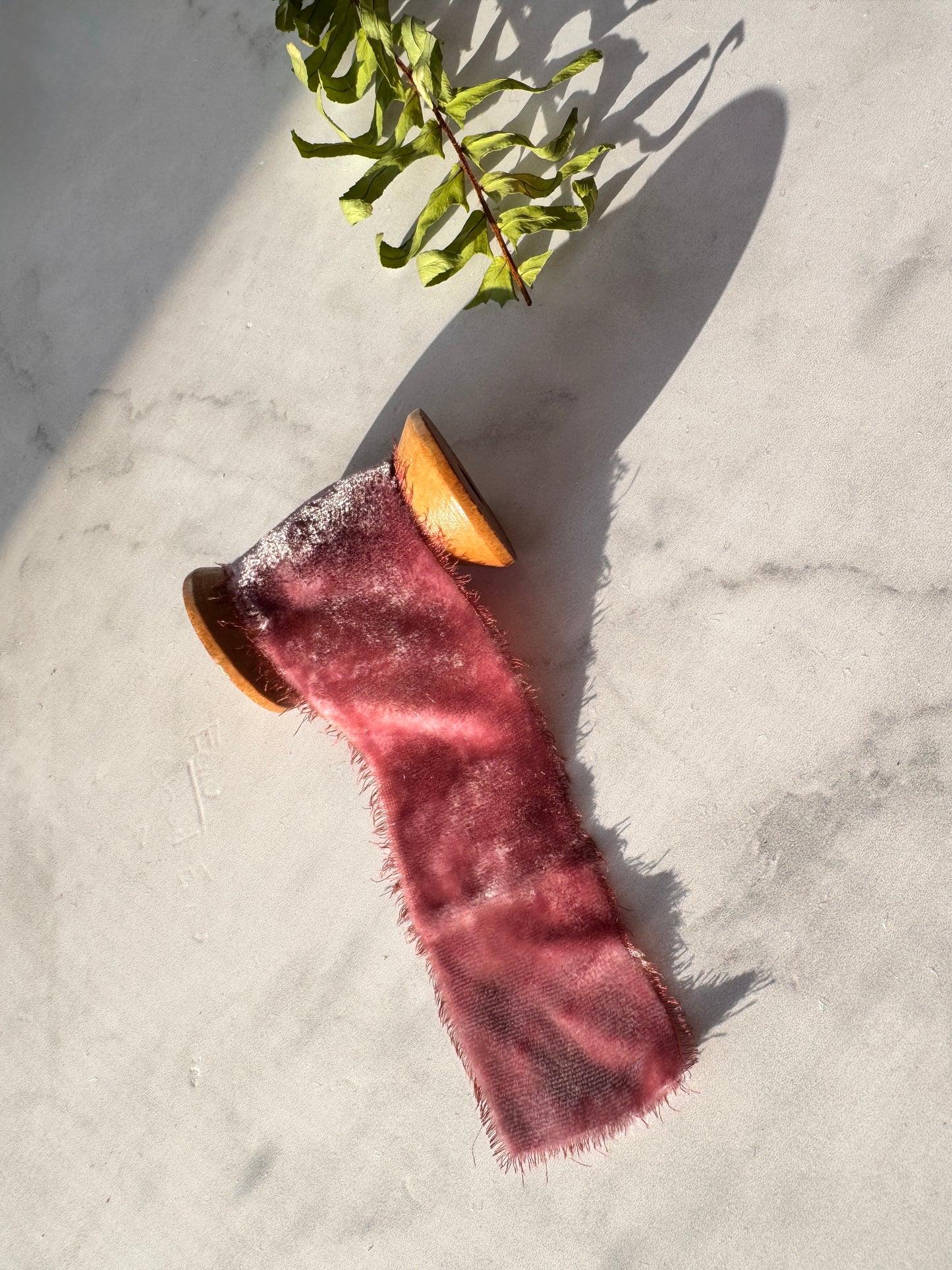 Listón de Seda Terciopelo en color Granada de Silk & Pepper