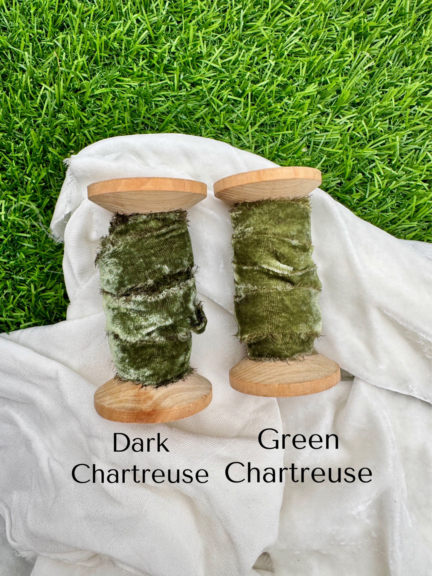 Listón de Seda Terciopelo en color Dark Chartreuse de Silk & Pepper