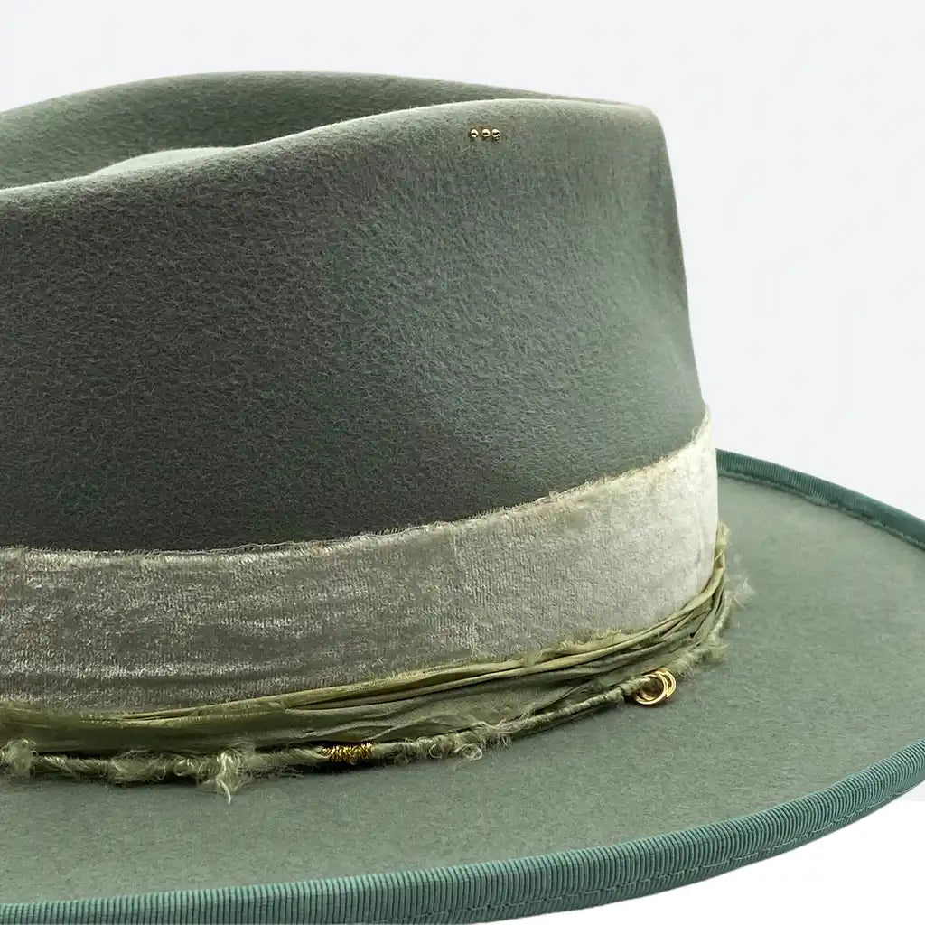 Listón de Seda Terciopelo en color Sage de Silk & Pepper