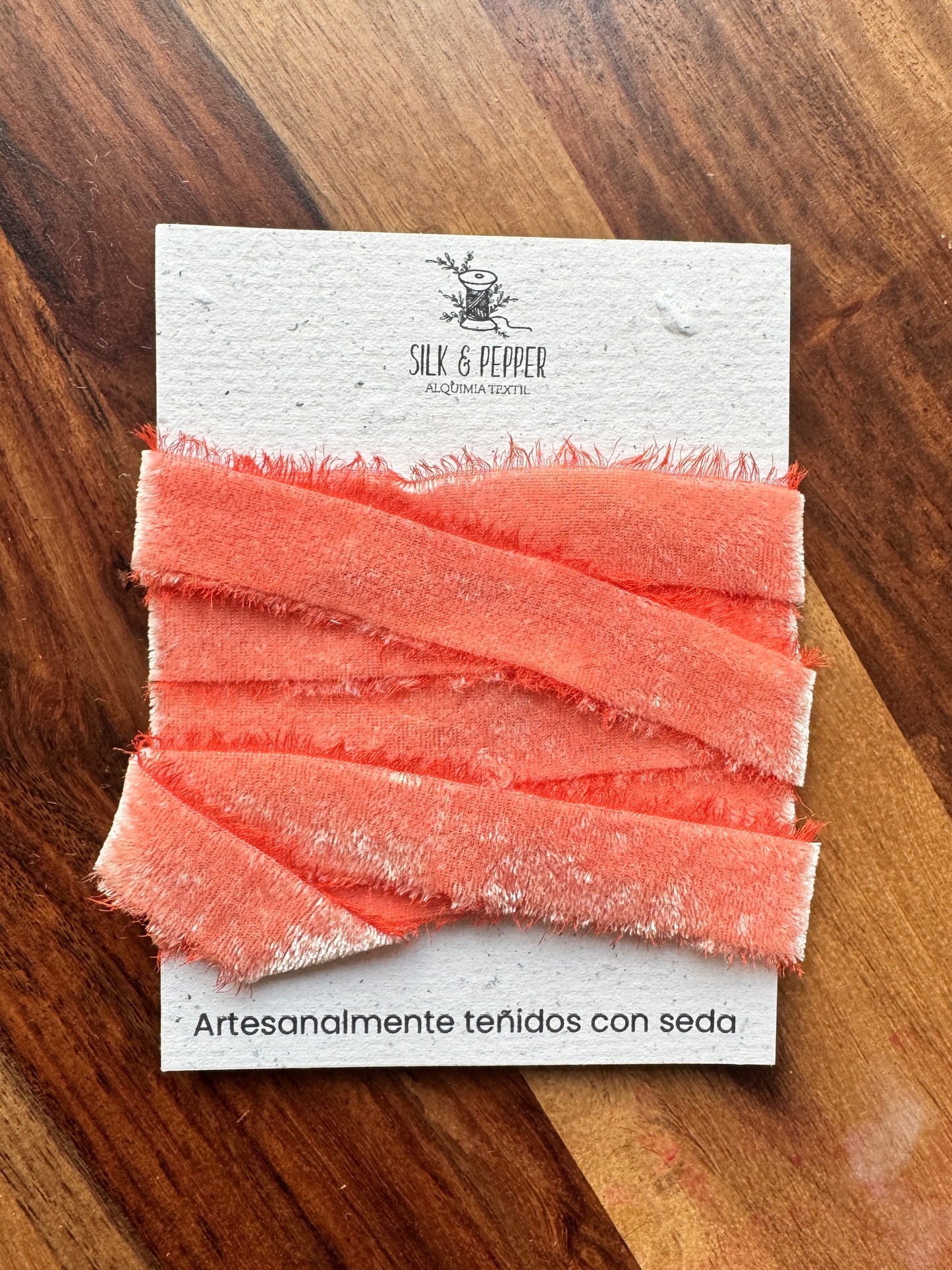 Listón de Seda Terciopelo en color Pomelo de Silk & Pepper