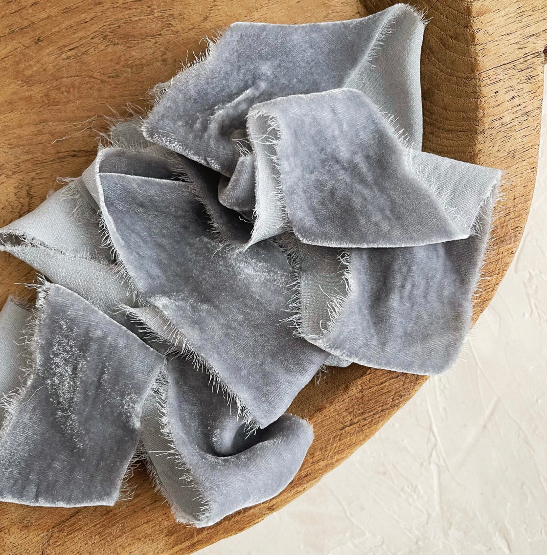 Listón de Seda Terciopelo en Platinum de Silk & Pepper