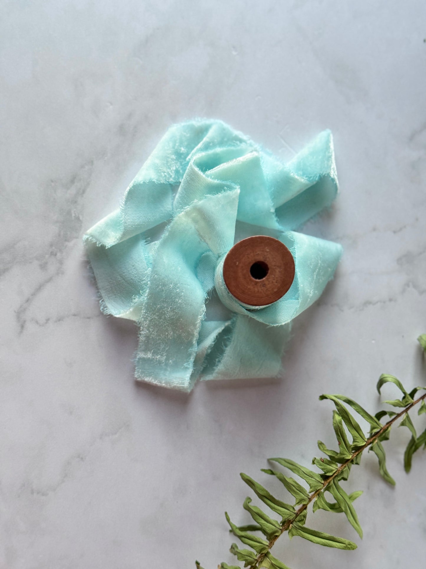 Listón de Seda Terciopelo en color Baby Blue Silk & Pepper