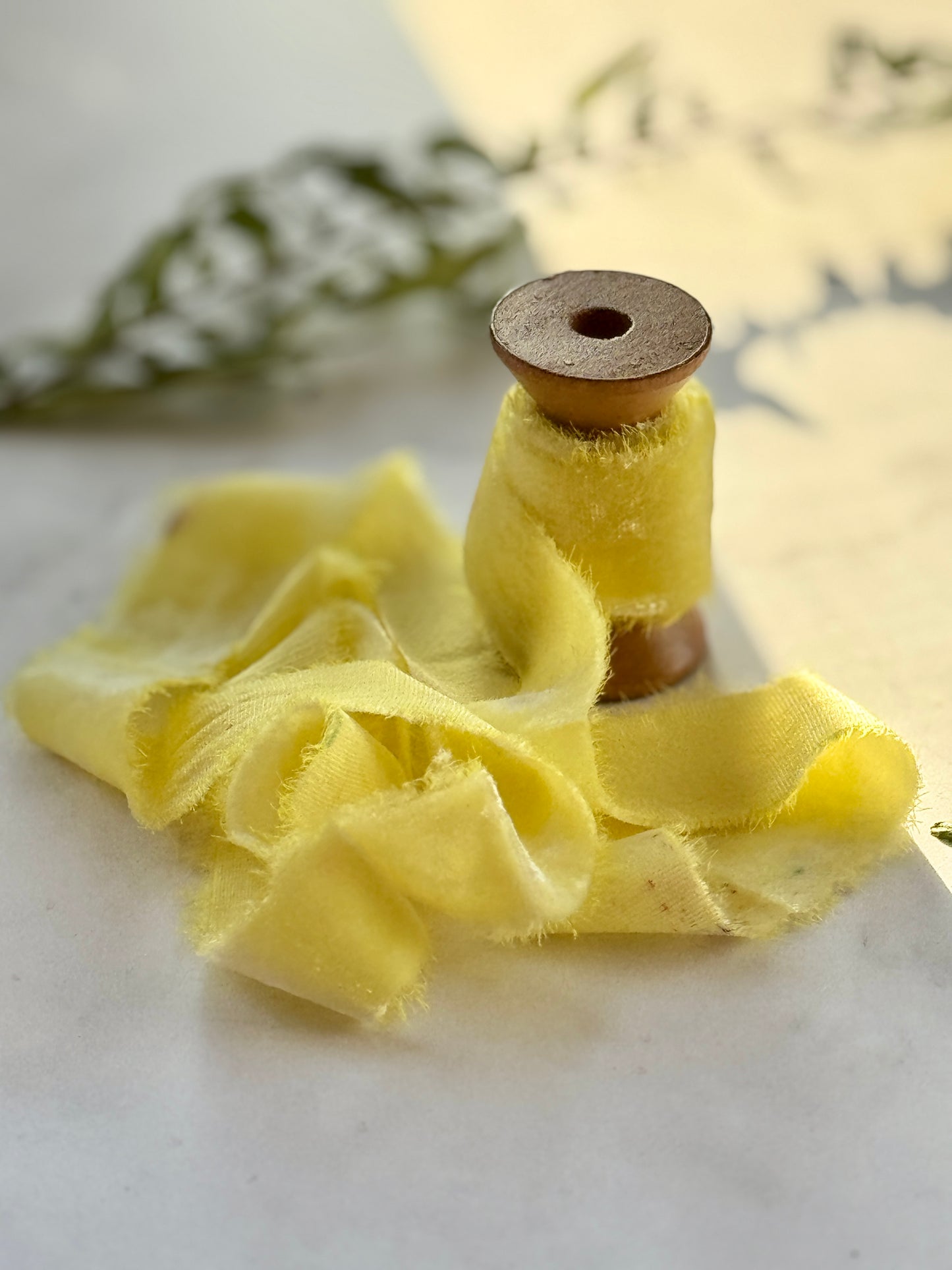 Listón de Seda Terciopelo en color Bumblebee de Silk & Pepper