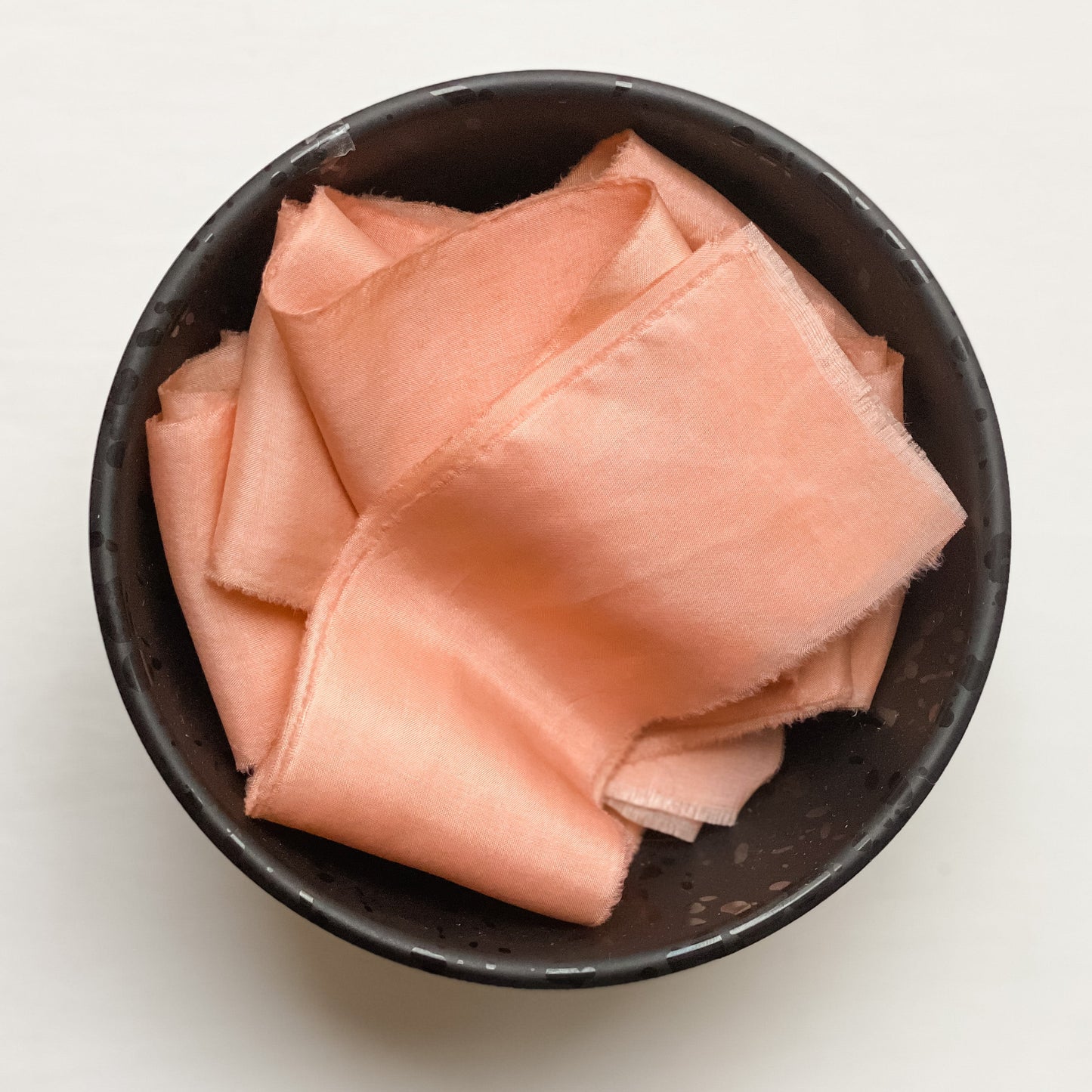 Edición Limitada - Listón de Seda Charmeuse en Fuzzy Peach de Silk & Pepper