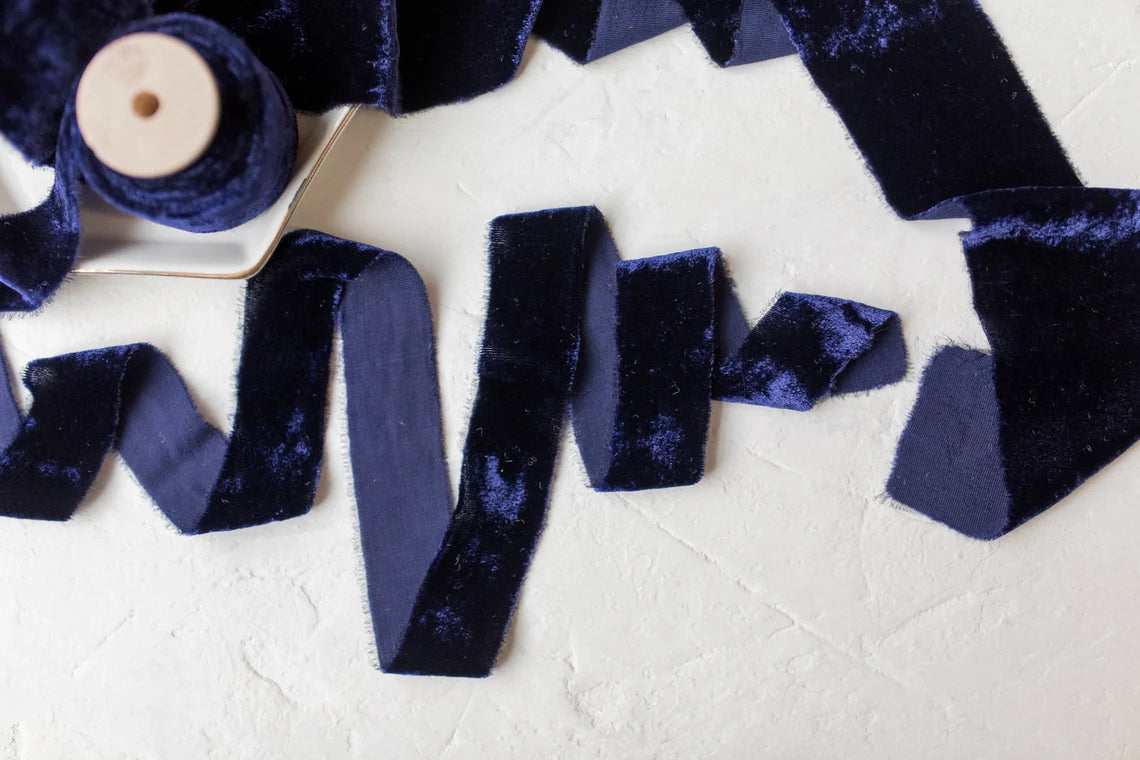 Listón de Seda Terciopelo en Sapphire Blue de Silk & Pepper