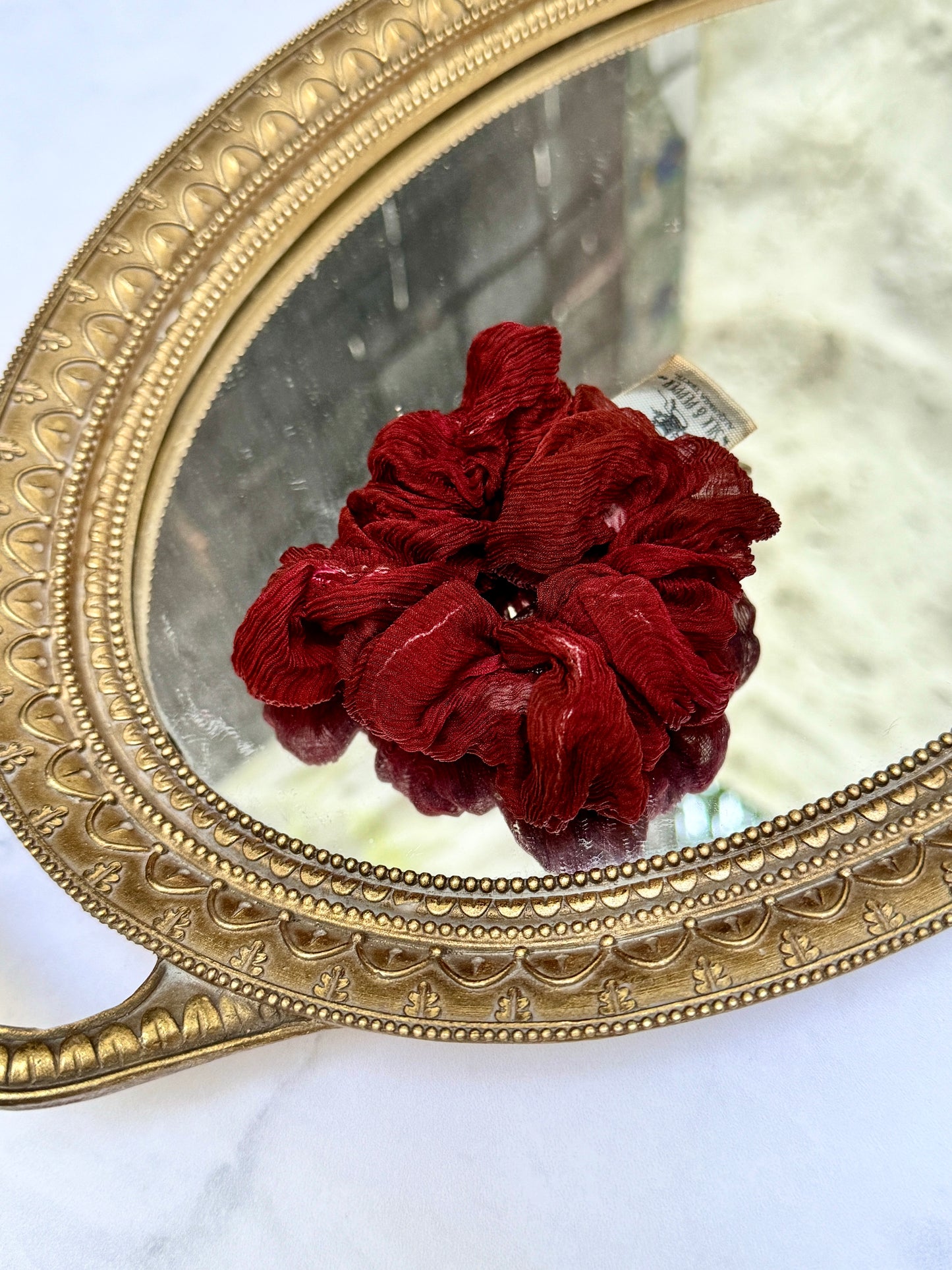 Lujoso Scrunchie de Seda Georgette Chica en Tono Spooky Wine