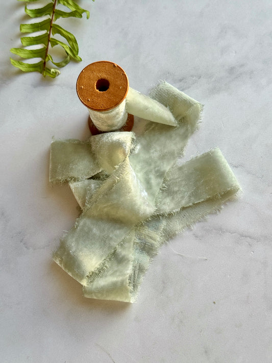 Listón de Seda Terciopelo en color Sage de Silk & Pepper