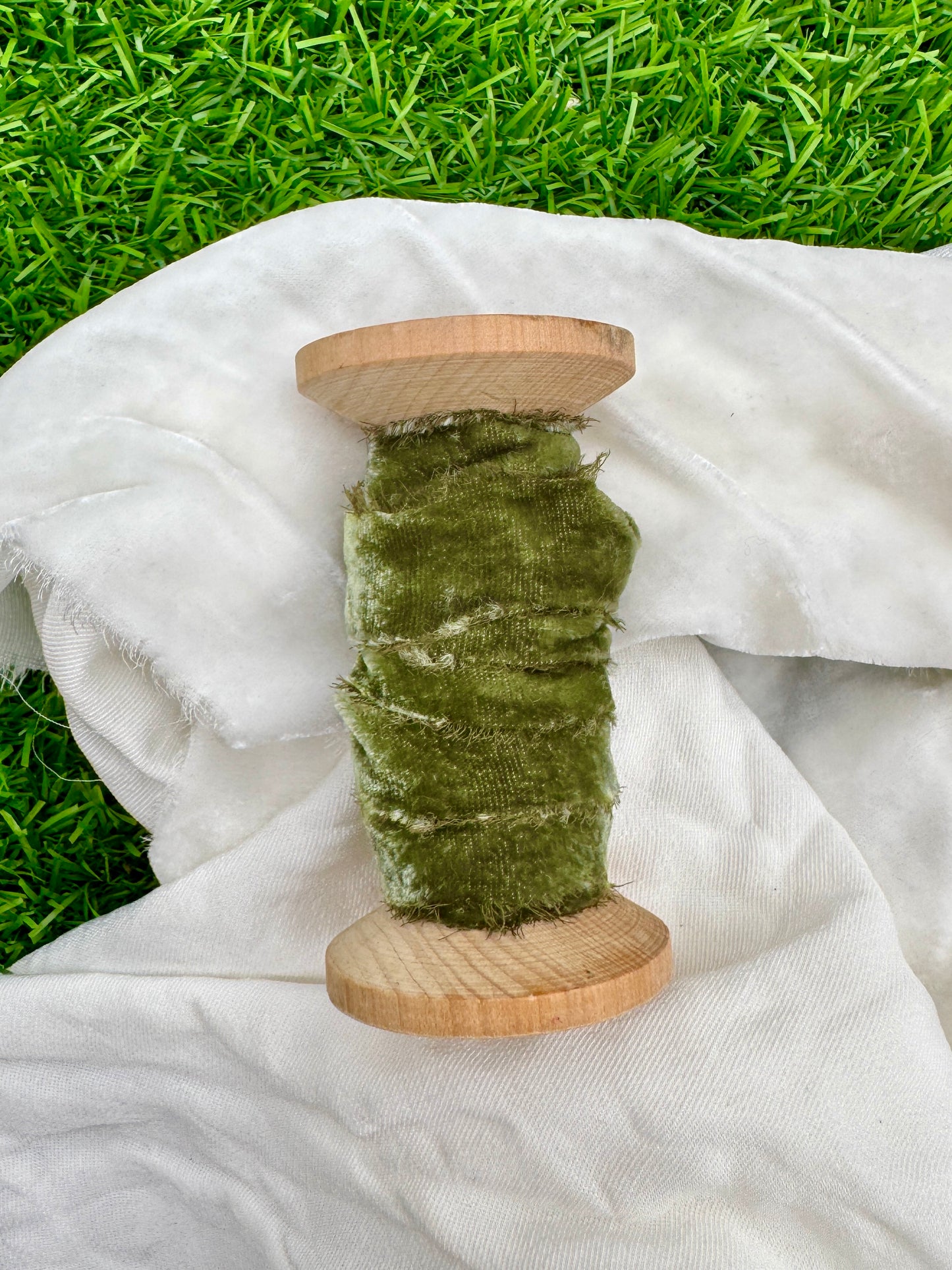 Listón de Seda Terciopelo en color Green Chartreuse de Silk & Pepper