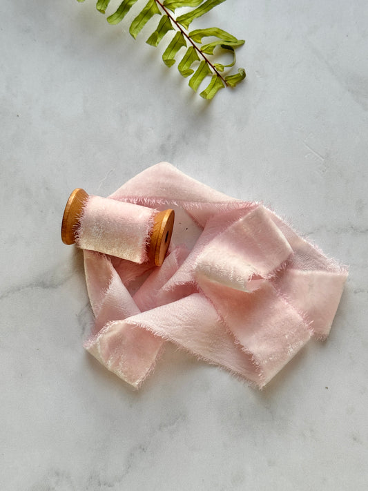 Listón de Seda Terciopelo en color Bubble Gum de Silk & Pepper