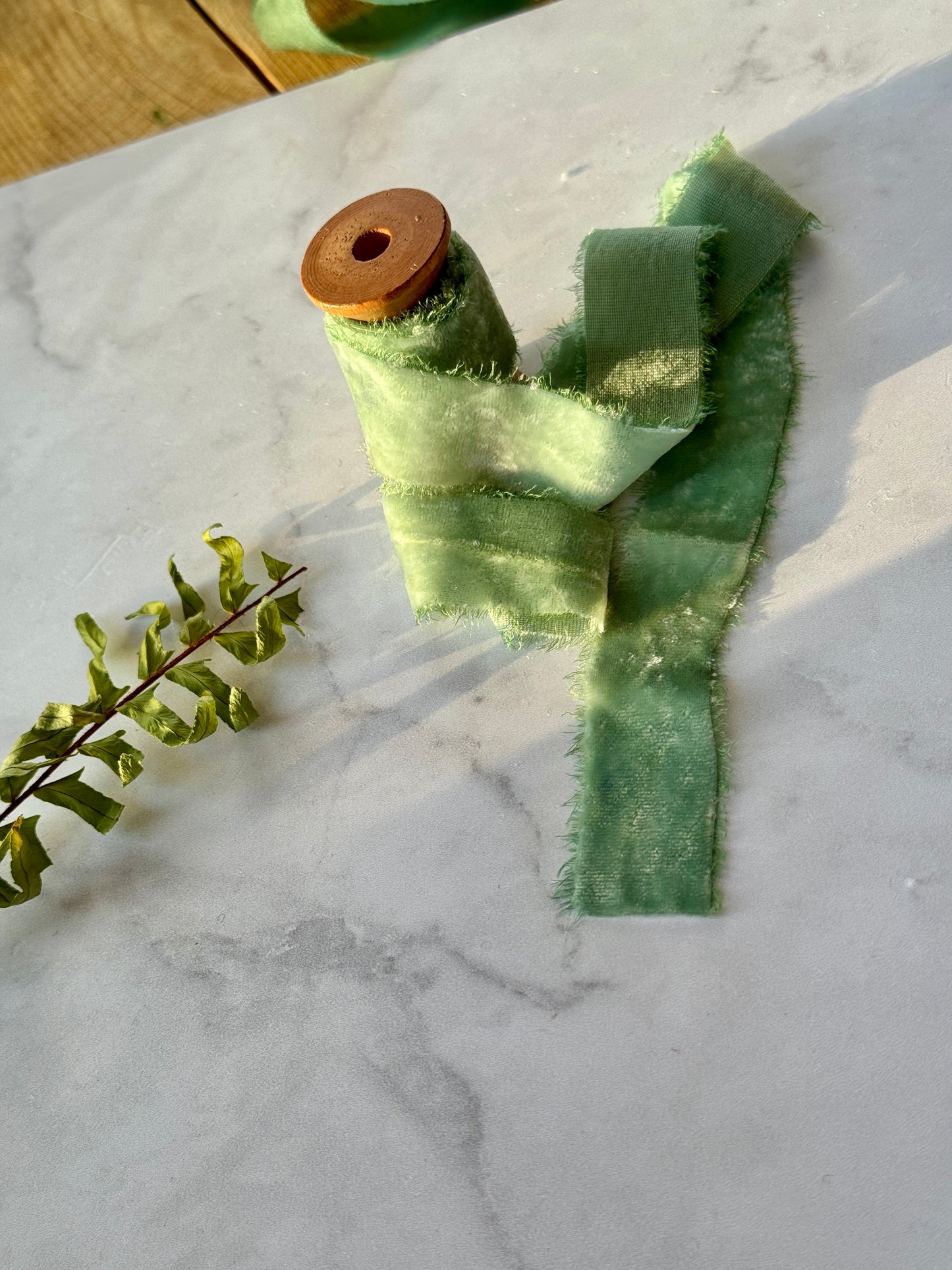 Listón de Seda Terciopelo en color Fern de Silk & Pepper