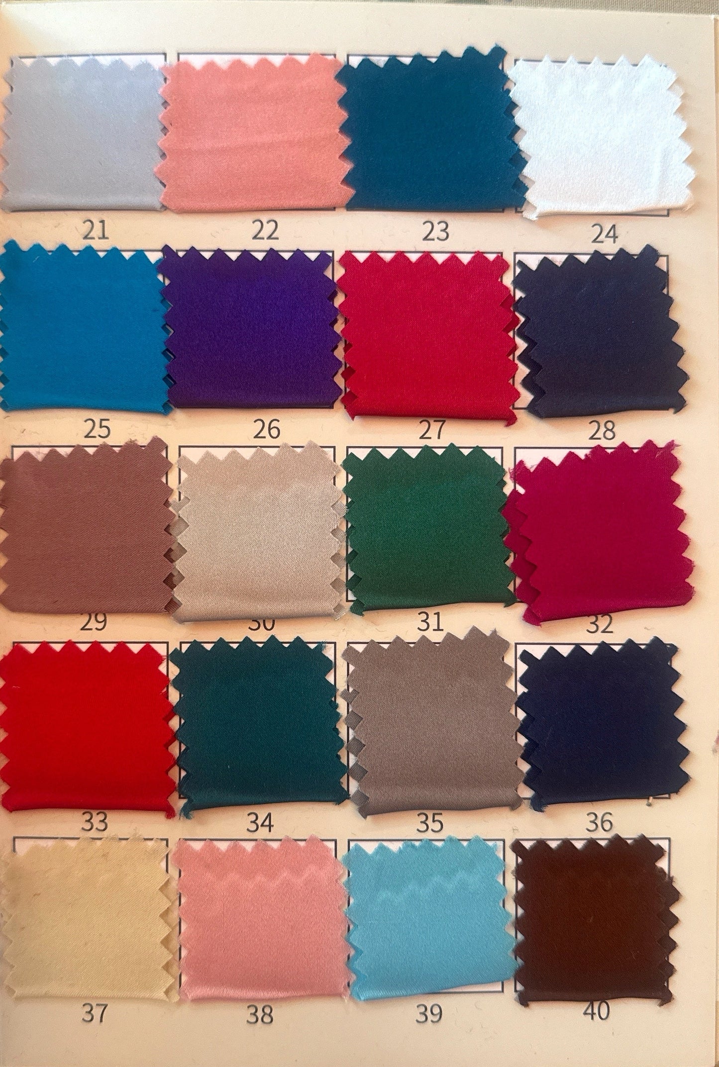 ✨ Seda Satín Charmeuse 16 m/m – Elegancia, Brillo y Movimiento por metro