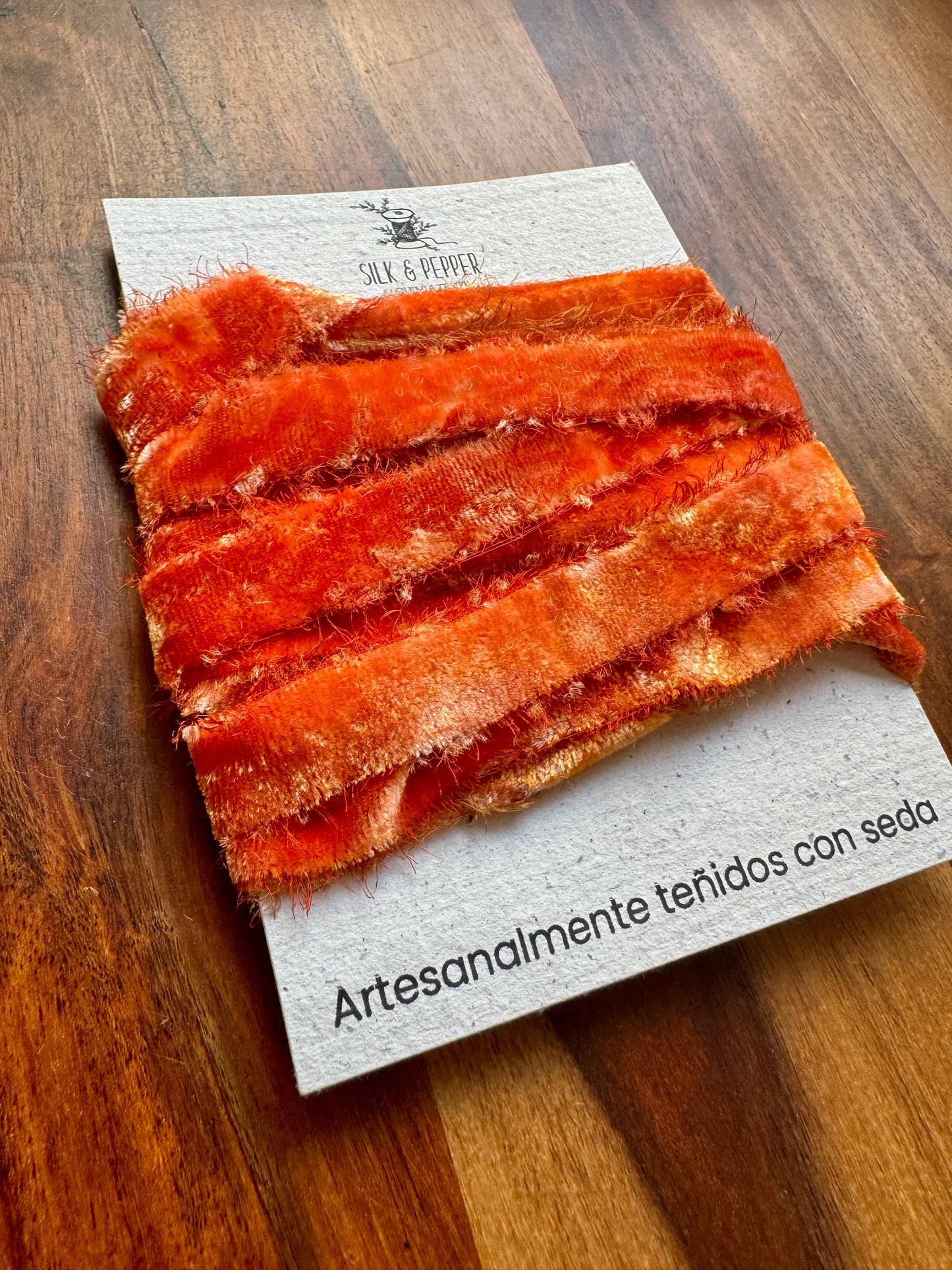 Listón de Seda Terciopelo en color Pumpkin de Silk & Pepper