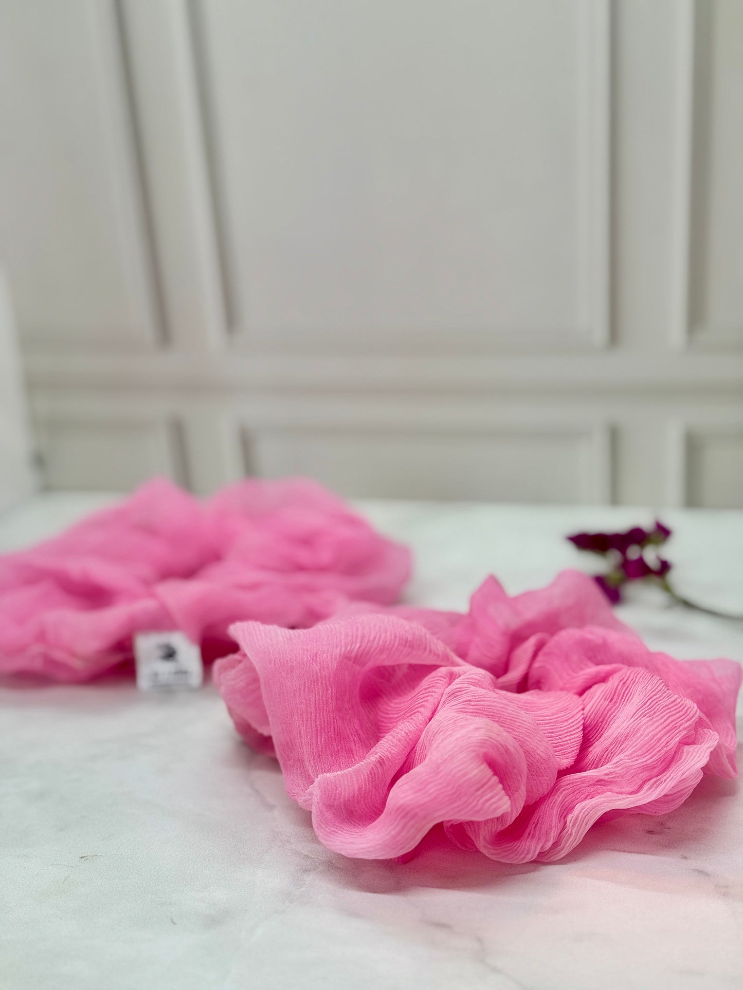Lujoso Scrunchie de Seda Georgette Grande en Tono Baby Pink