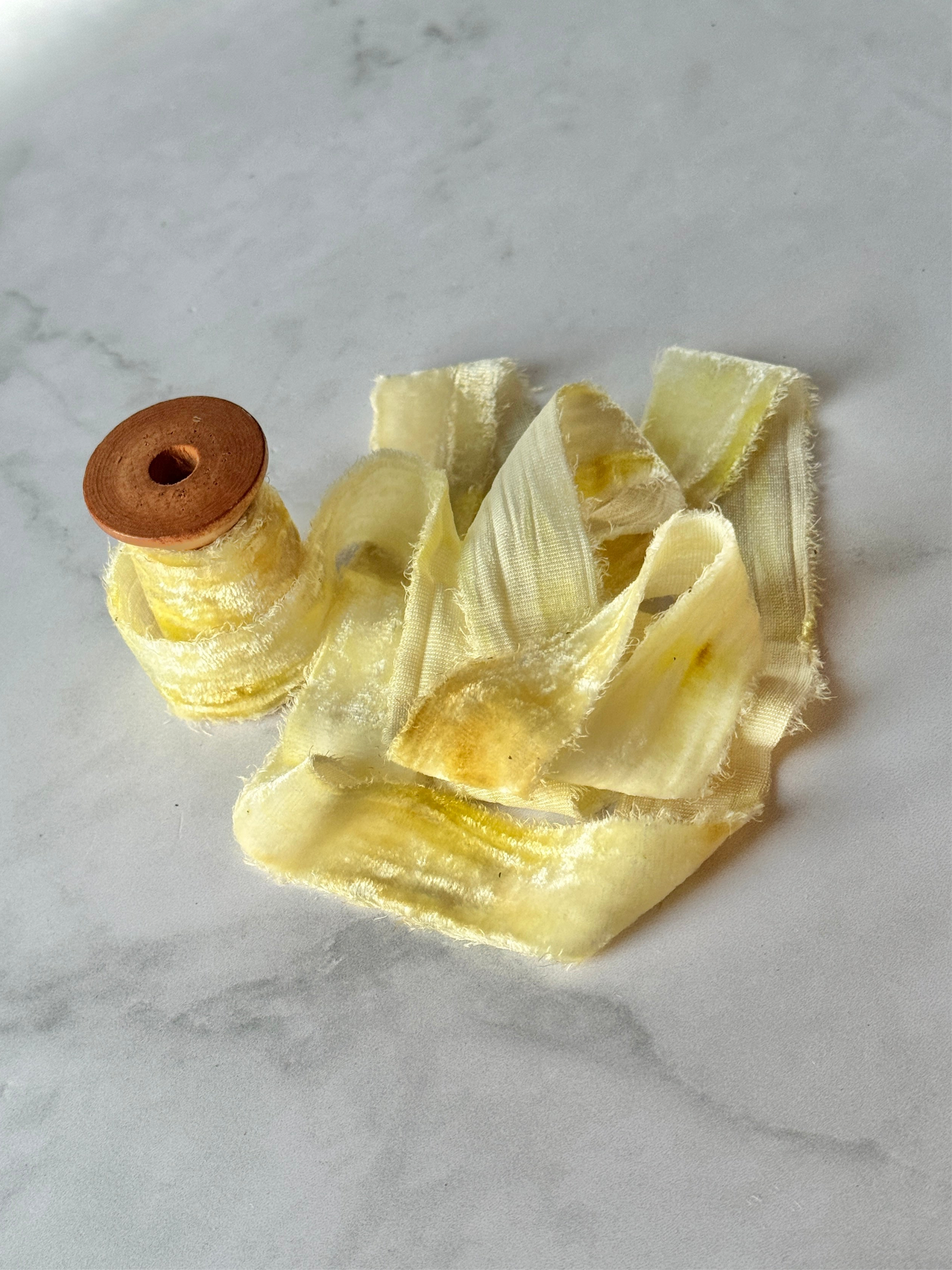 Listón de Seda Terciopelo en color Citrine de Silk & Pepper