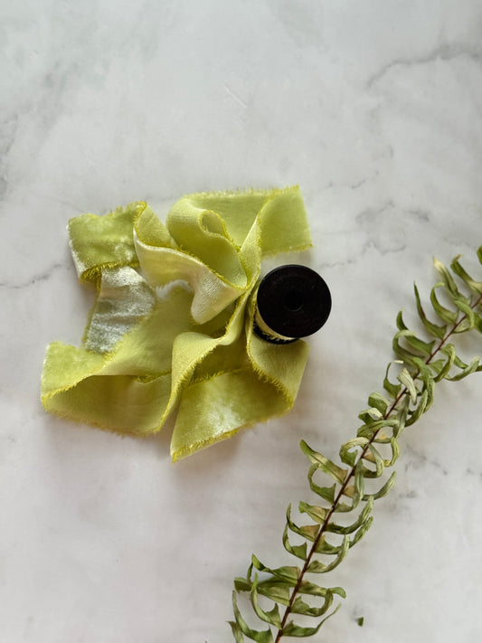 Listón de Seda Terciopelo en color Light Chartreuse Silk & Pepper