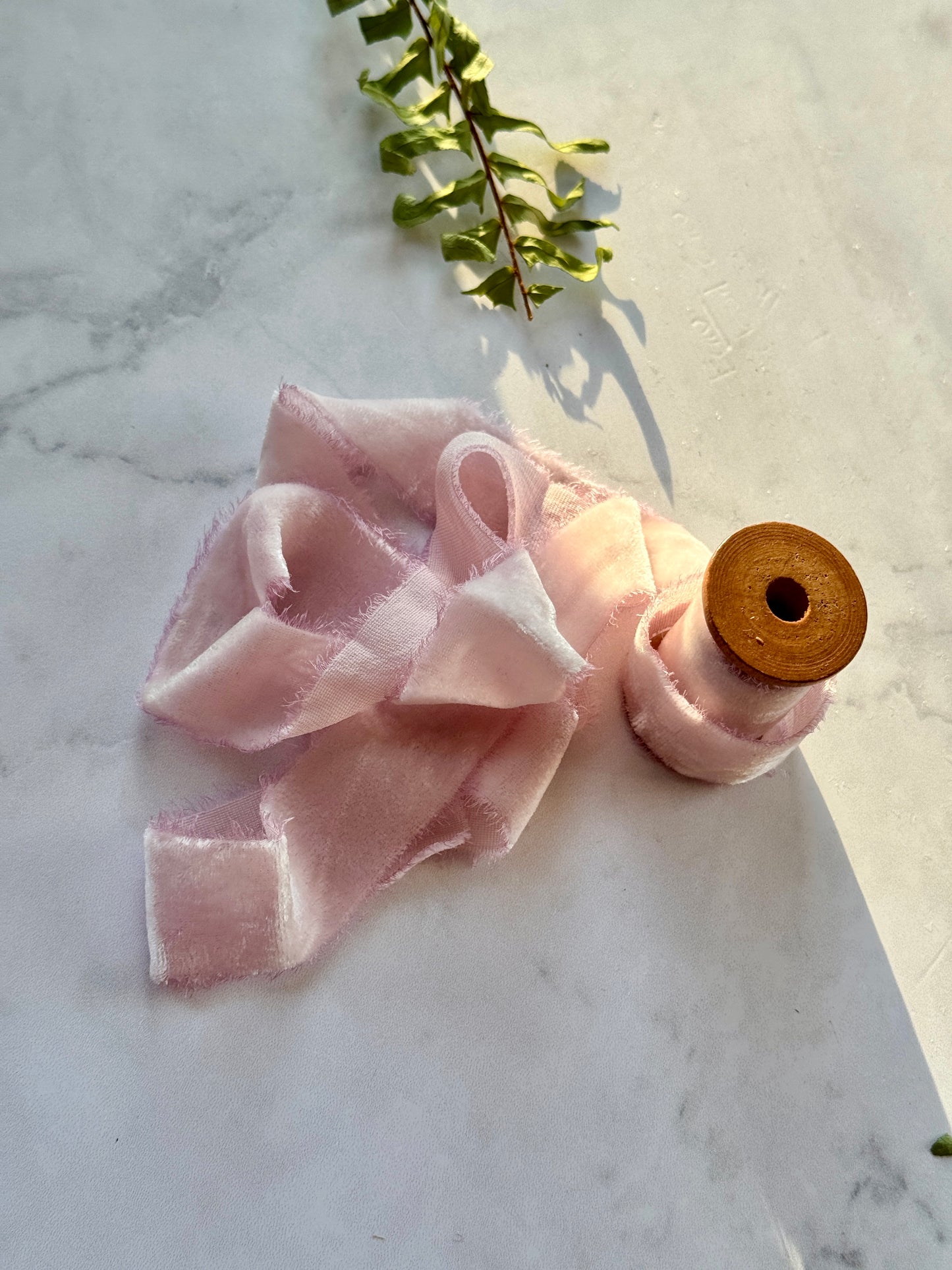 Listón de Seda Terciopelo en color Powder Pink de Silk & Pepper