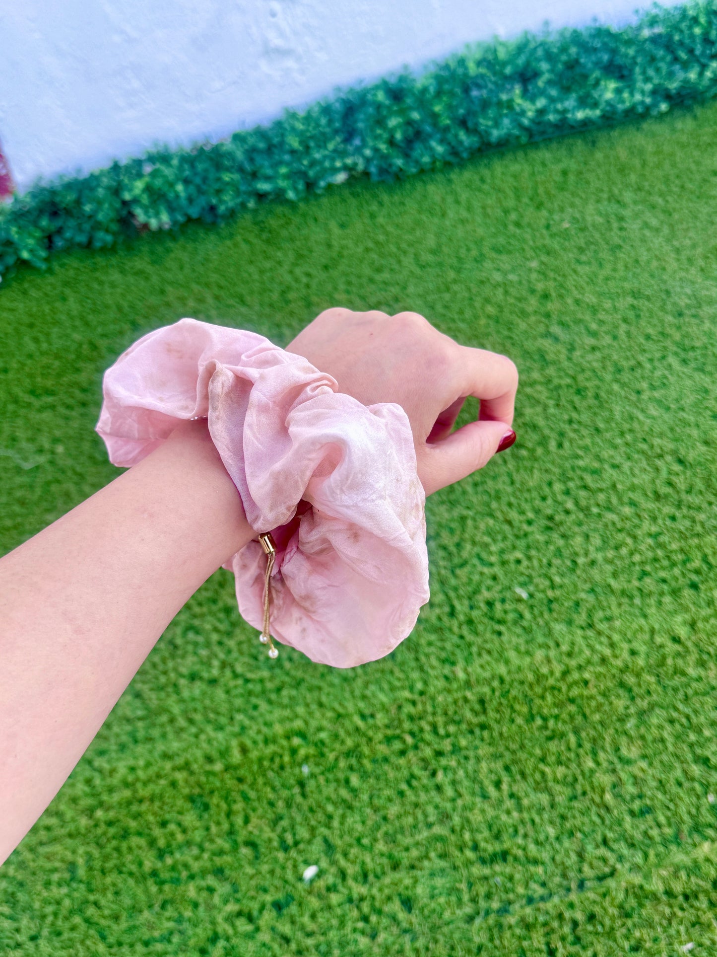 Lujoso Scrunchie de Seda Grande en Tono Blush