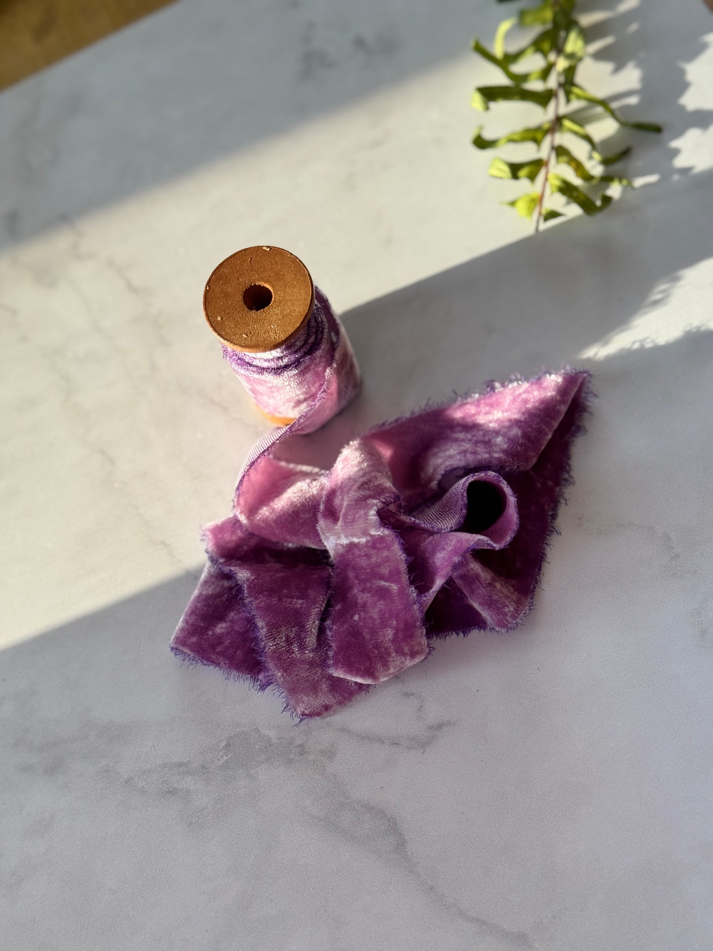 Listón de Seda Terciopelo en color Maroon de Silk & Pepper