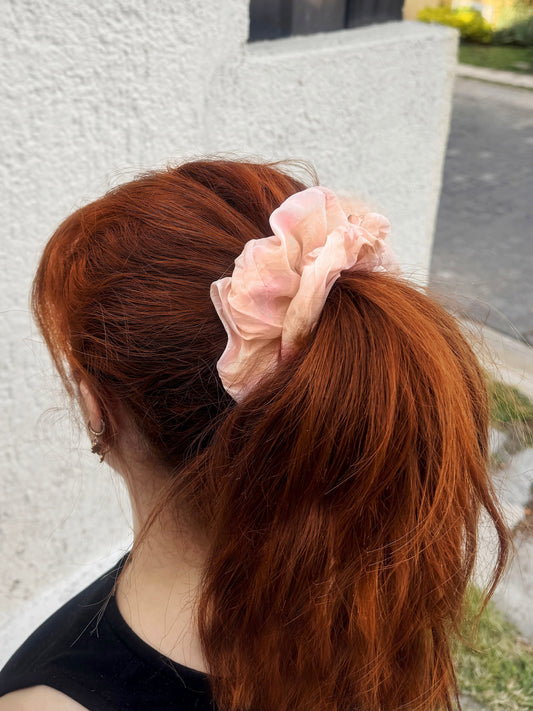 Lujoso Scrunchie de Seda Grande en Tono Blush
