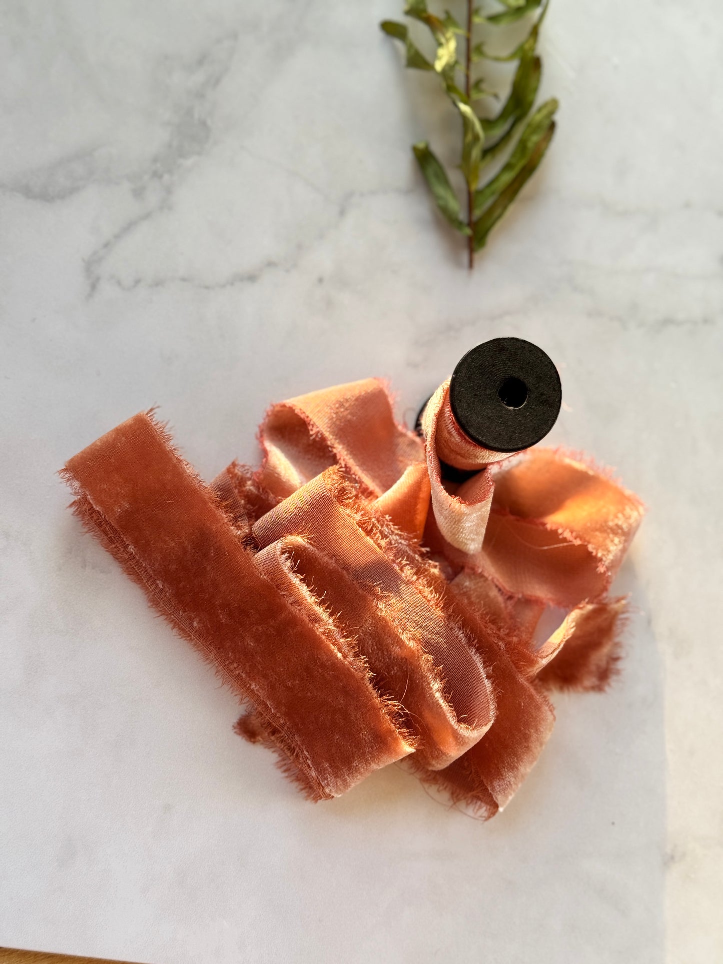 Listón de Seda Terciopelo en color Rust de Silk & Pepper