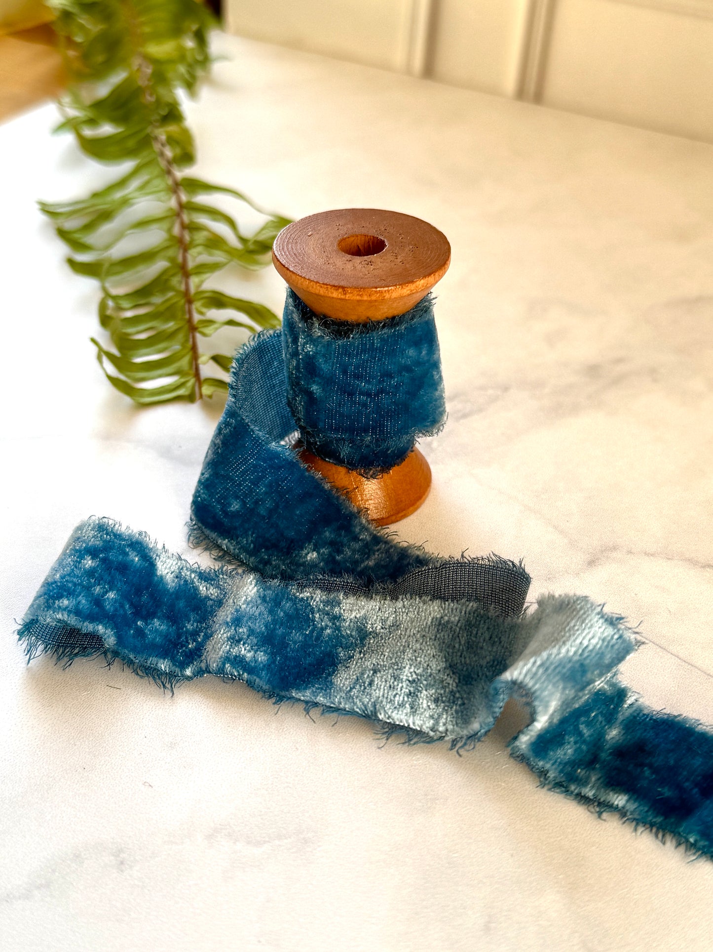 Listón de Seda Terciopelo en color Teal de Silk & Pepper