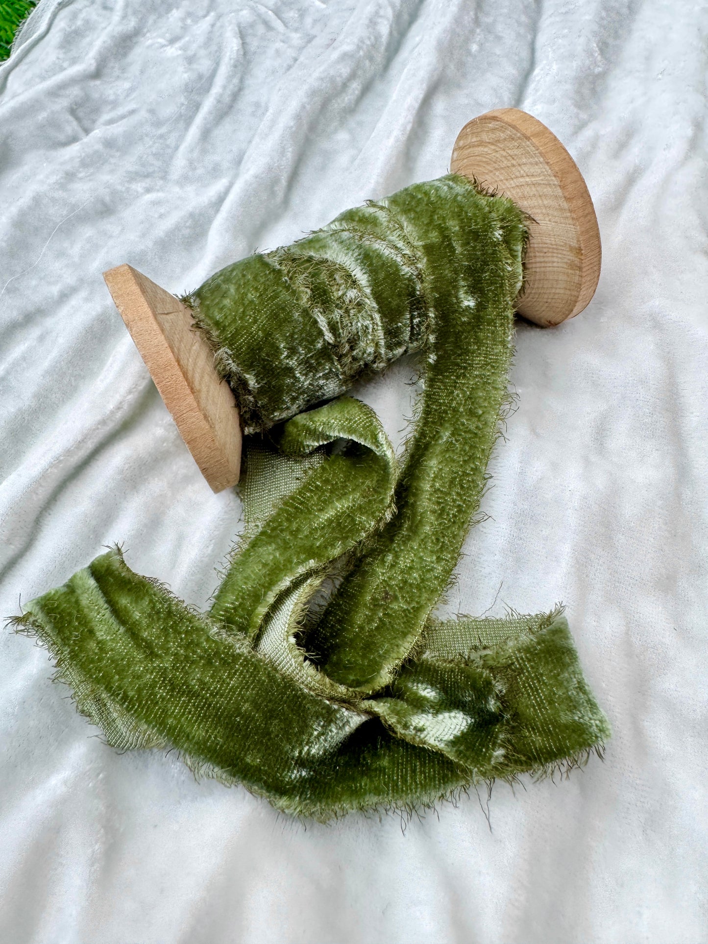 Listón de Seda Terciopelo en color Green Chartreuse de Silk & Pepper