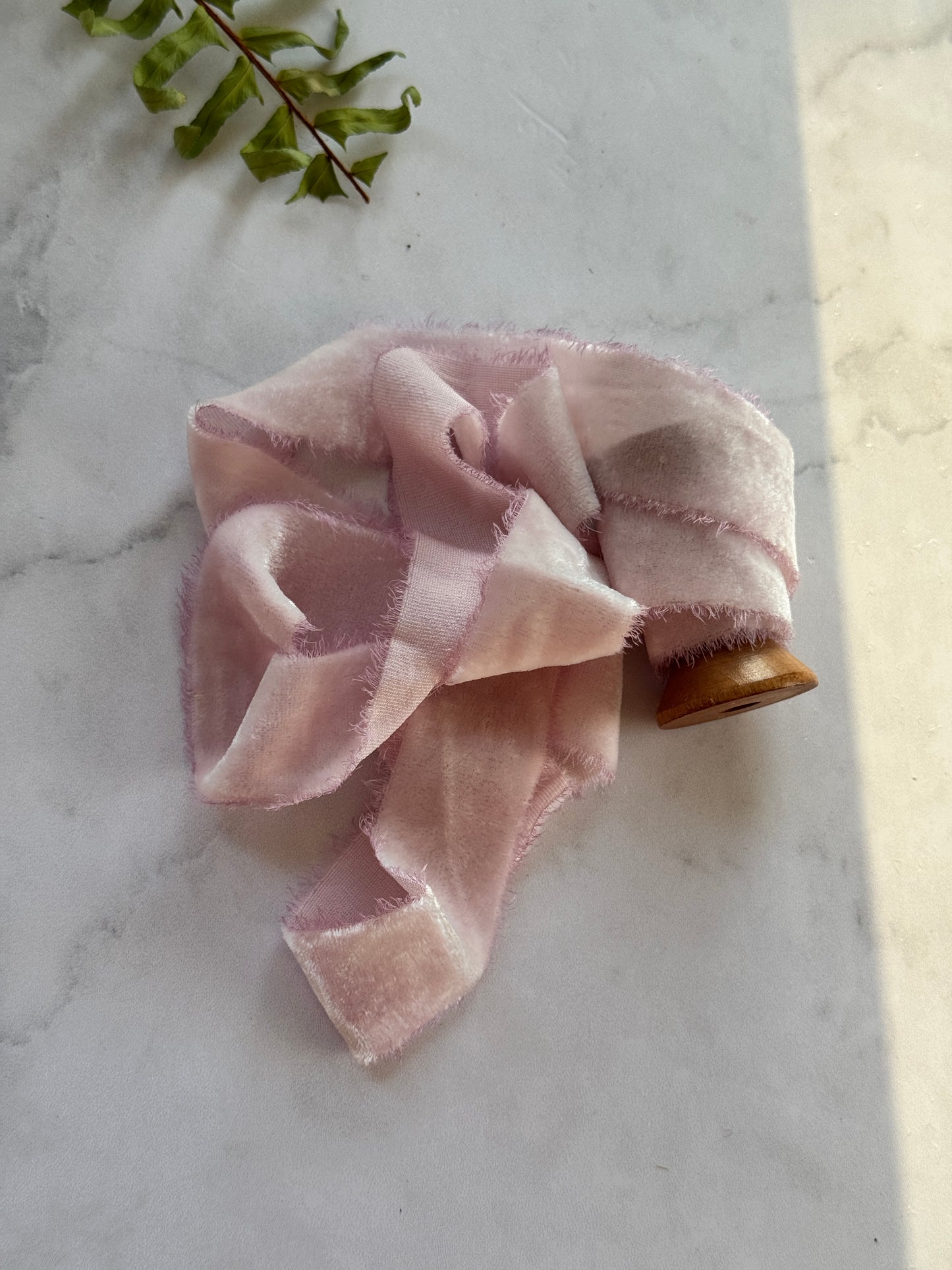 Listón de Seda Terciopelo en color Powder Pink de Silk & Pepper