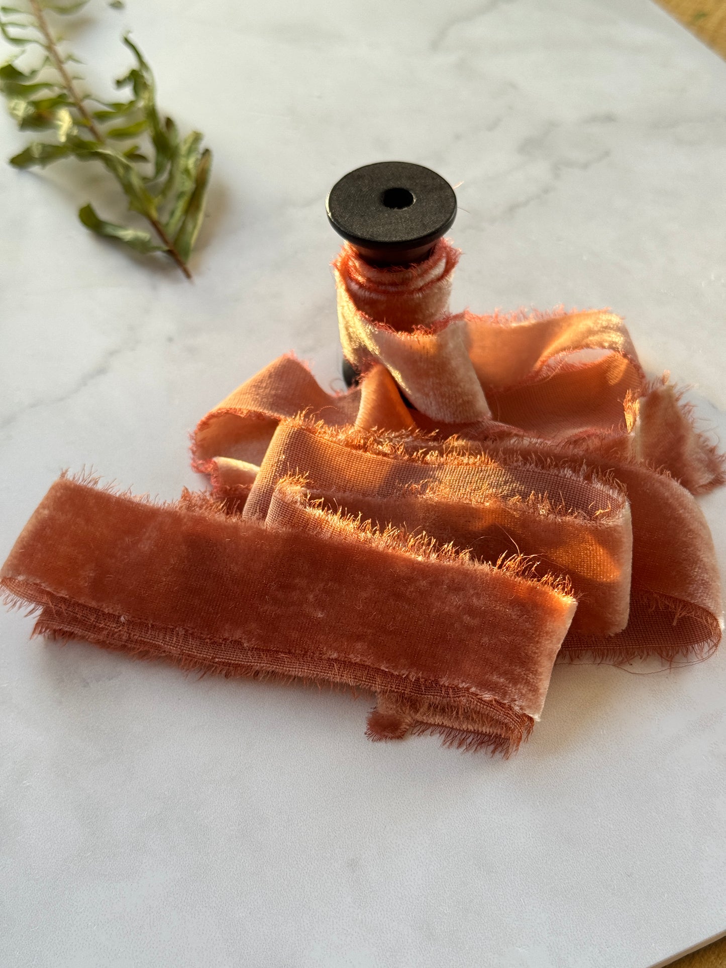 Listón de Seda Terciopelo en color Rust de Silk & Pepper