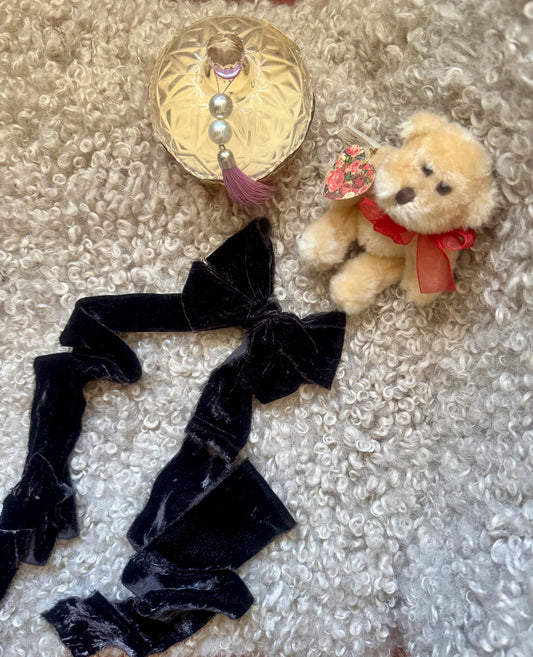 Listón de Seda Terciopelo en color Black Cat de Silk & Pepper