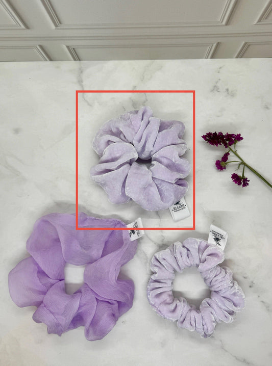 Lujoso Scrunchie de Seda Terciopelo Mediana en Plum Blossom