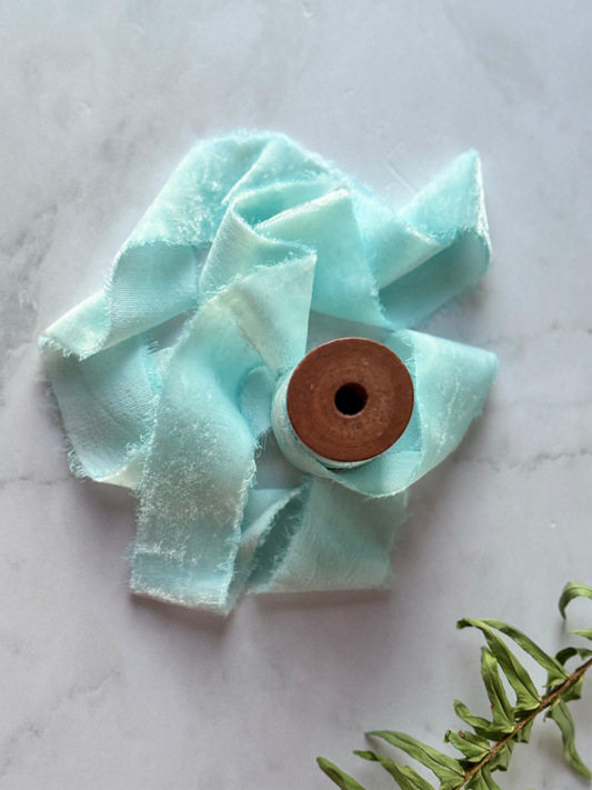 Listón de Seda Terciopelo en color Baby Blue Silk & Pepper