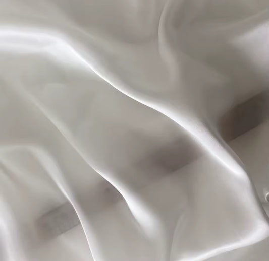 ✨ Seda Satín Charmeuse 12 m/m – Elegancia, Brillo y Movimiento por metro