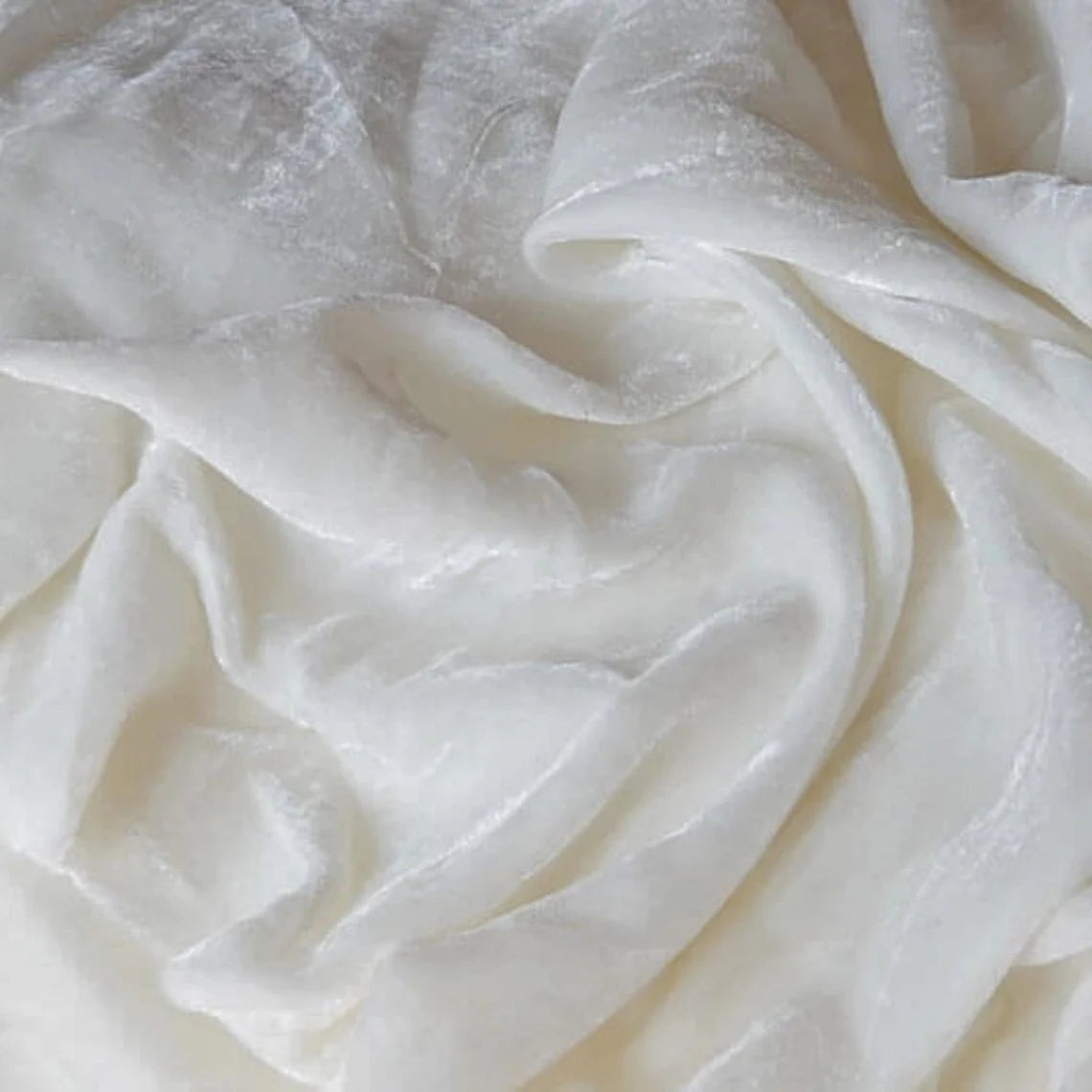 🖤 Terciopelo de Seda – Lujo, Suavidad y Profundidad en Cada Metro