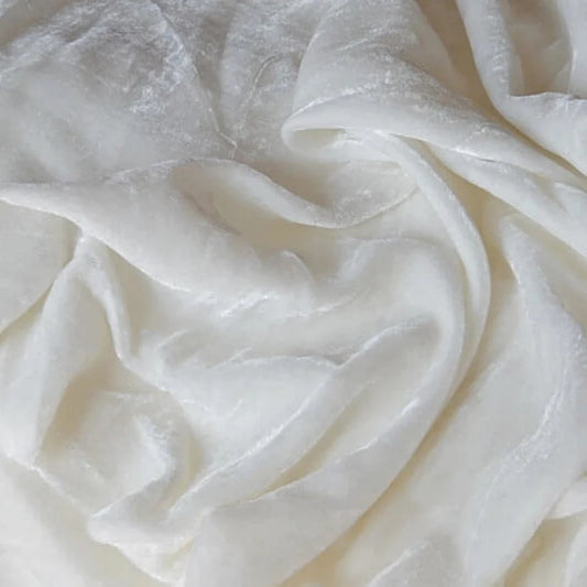 🖤 Terciopelo de Seda – Lujo, Suavidad y Profundidad en Cada Metro